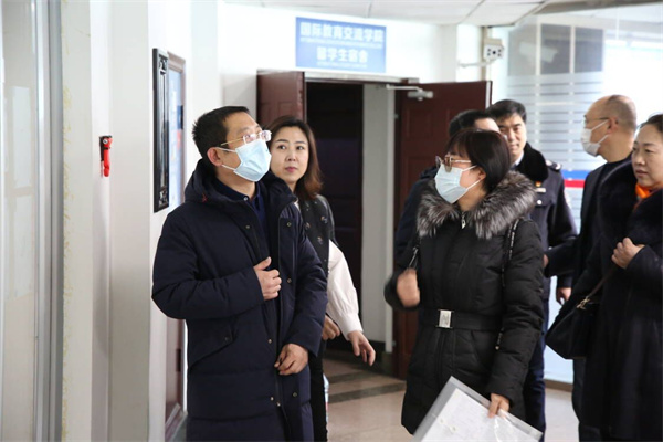 学校进行新学期开学前综合检查