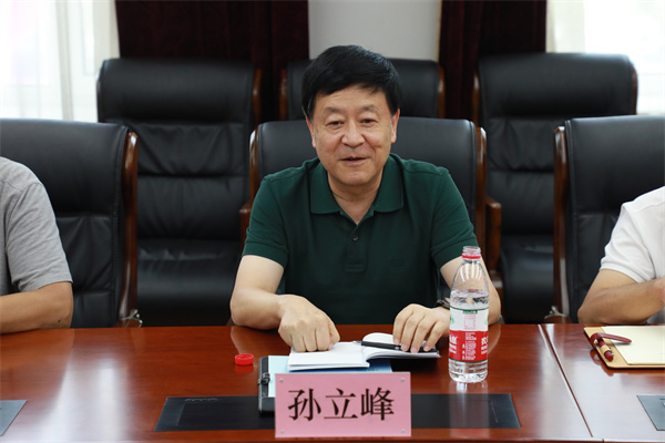 学校党委书记杨玉新会见陇东学院副院长孙立峰