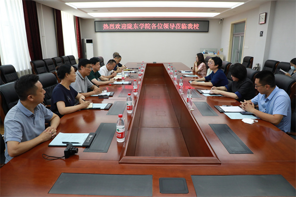 学校党委书记杨玉新会见陇东学院副院长孙立峰